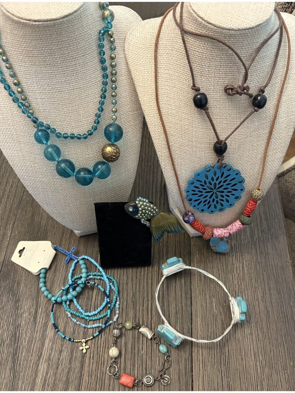 Whimsical Boho Turquoise Beaded Lot Of 11 Fish Brooch 3 Necklaces 7 Bracelets